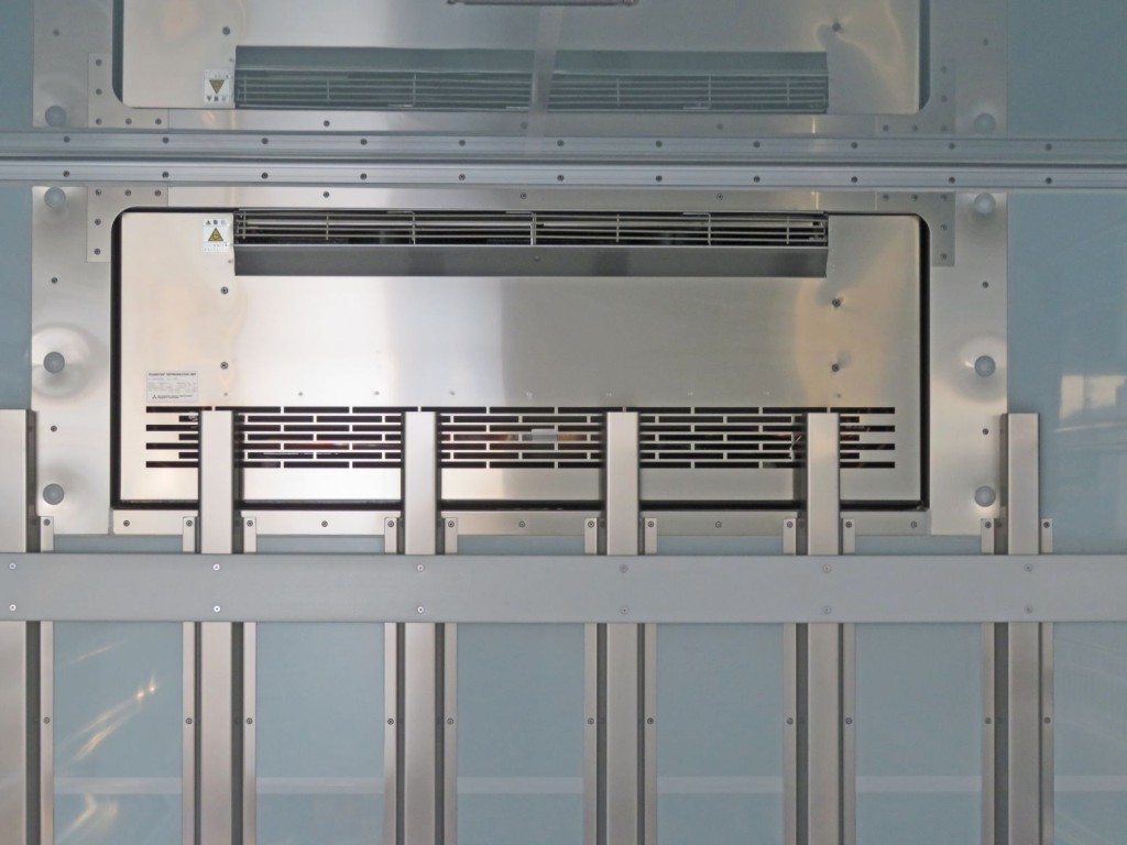 冷凍機の吹き出し口の状態です。|三菱 ファイター 2KG-FK65F(2WD)の写真10