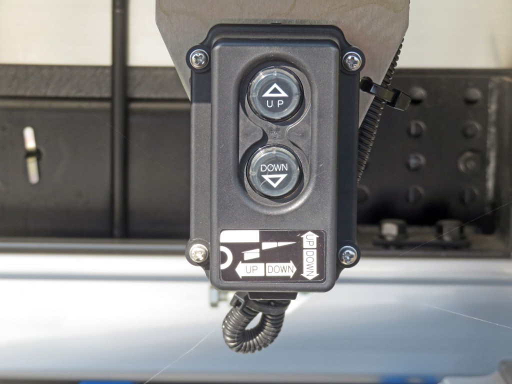 ゲートの操作スイッチです。|三菱 ファイター 2KG-FK65F(2WD)の写真12