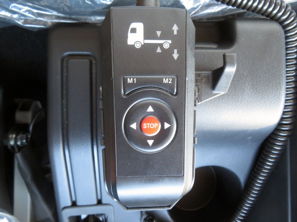 エアサスのコントローラーです。|三菱 ファイター 2KG-FK65F(2WD)の写真24