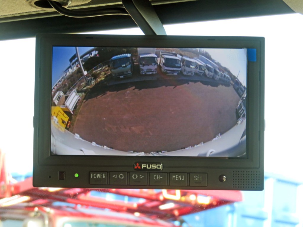 液晶バックモニター付きです。|三菱 ファイター 2KG-FK65F(2WD)の写真25