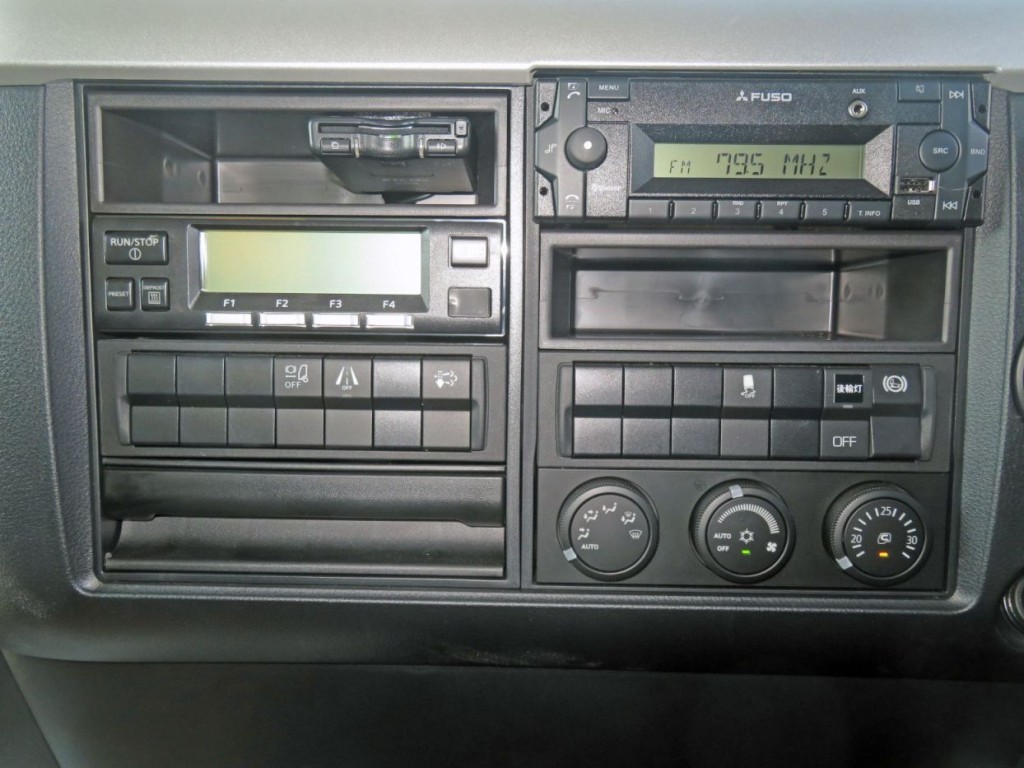 パネル周りの状態です。|三菱 ファイター 2KG-FK65F(2WD)の写真26