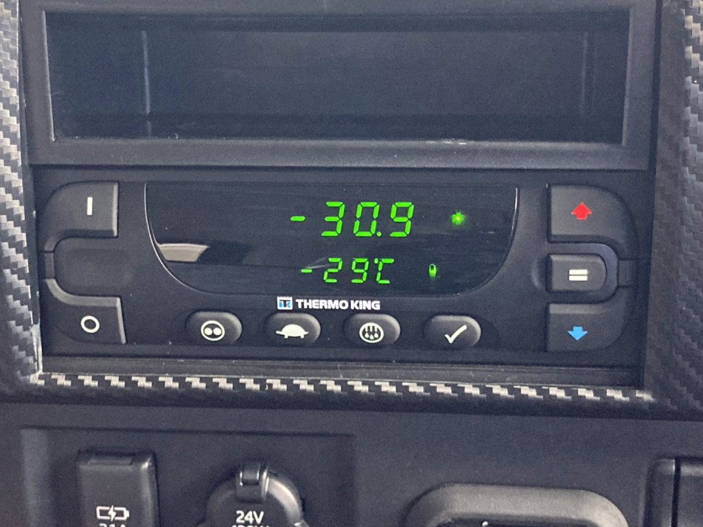 冷凍機は、-29℃設定(低温仕様) 3.4℃スタート 2Hで-30.9℃確認済みです。|日野 プロフィア 2DG-FW1AHCの写真19