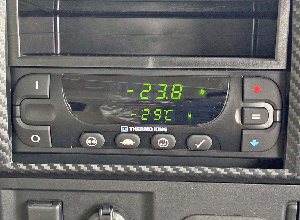 冷凍機は、-29℃設定(低温仕様) 21℃スタート 2Hで-23.8℃確認済みです。|日野 プロフィア 2DG-FW1AHCの写真35