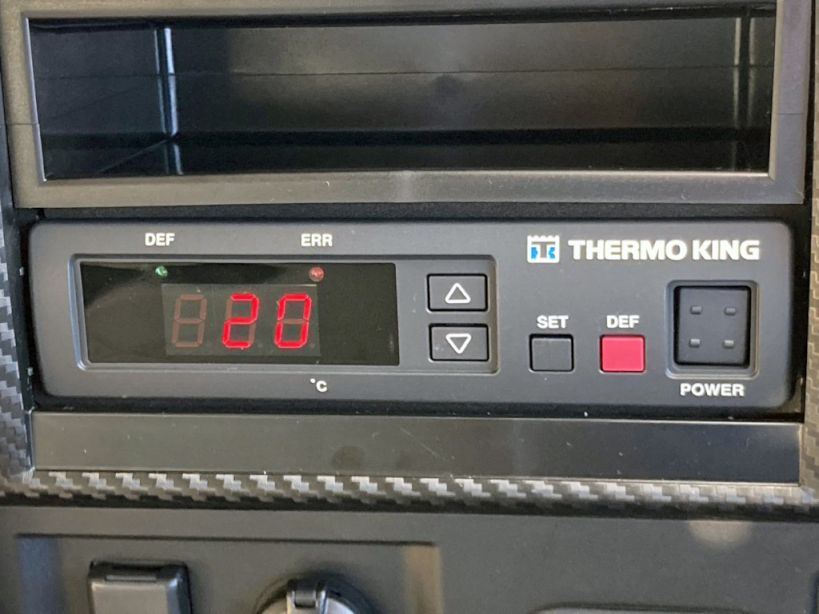 冷凍機は、-5℃設定(中温仕様) 36℃スタート 2Hで +20.0℃確認済みです。|日野 プロフィア 2DG-FW1AHCの写真38