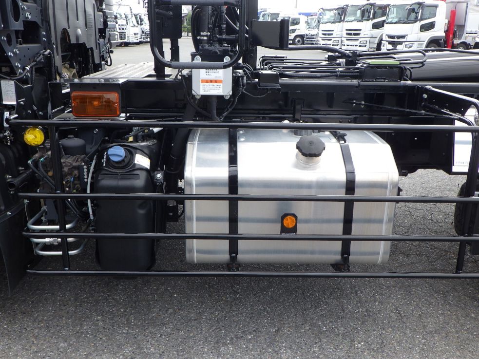 燃料タンクは３００Lです。|三菱 スーパーグレート 2PG-FV80VYの写真19