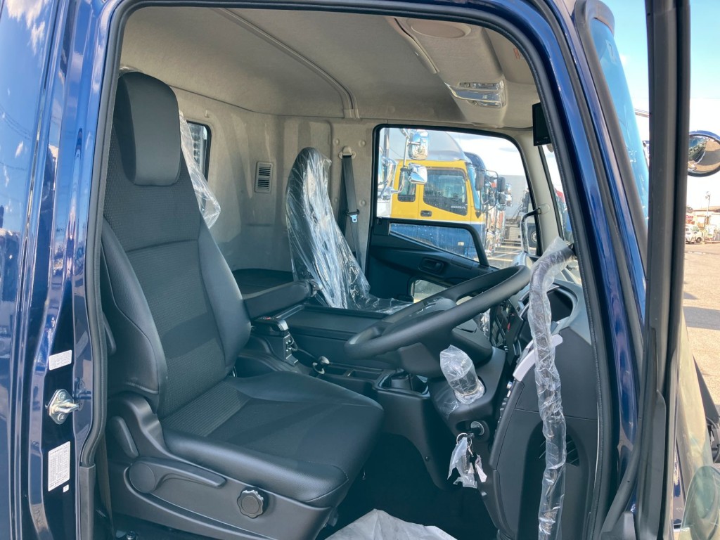 乗車定員は2名です。|三菱 ファイター 2KG-FK65F(2WD)の写真5