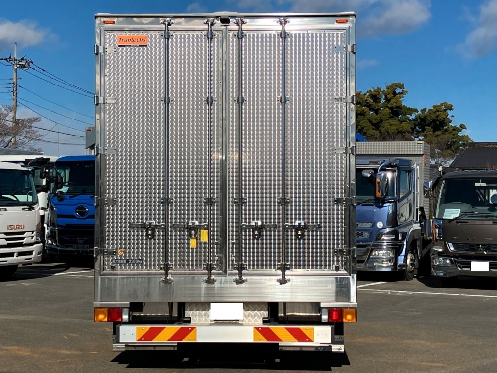 リヤ周りはステンレス製です。|三菱 ファイター 2KG-FK65F(2WD)の写真7