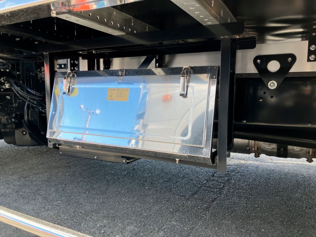 工具箱はステンレス製です。|三菱 ファイター 2KG-FK65F(2WD)の写真15