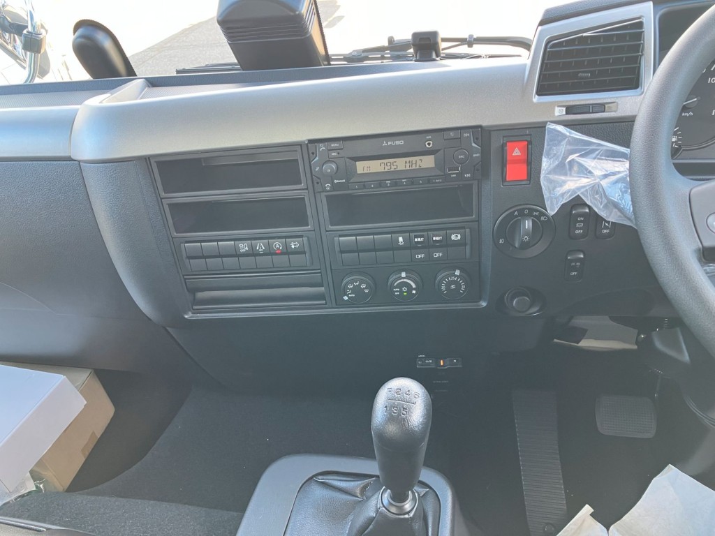 パネル周りの状態です。|三菱 ファイター 2KG-FK65F(2WD)の写真21