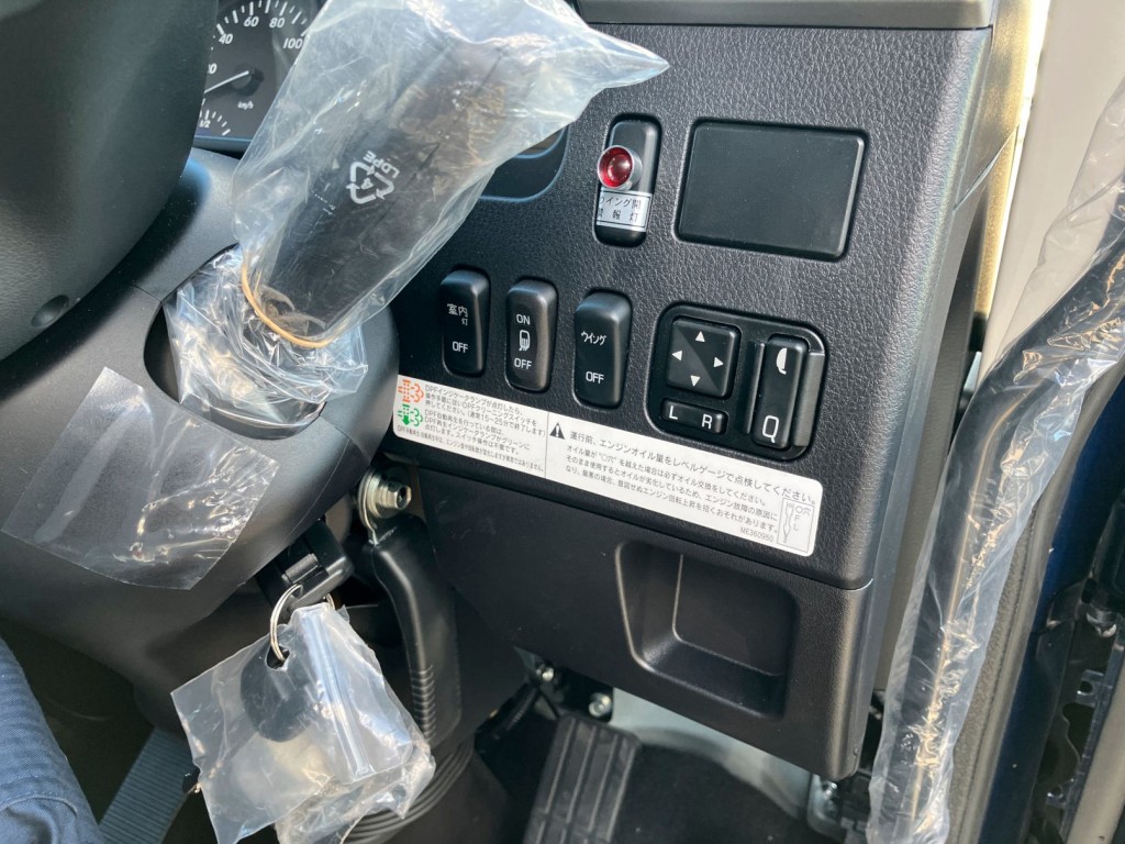 スイッチ類です。|三菱 ファイター 2KG-FK65F(2WD)の写真23