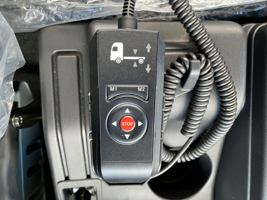 エアサスのコントローラーです。|三菱 ファイター 2KG-FK65F(2WD)の写真24