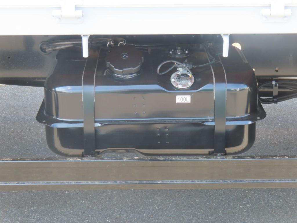 燃料タンクは100Lです。|三菱 ファイター 2KG-FK65F(2WD)の写真12