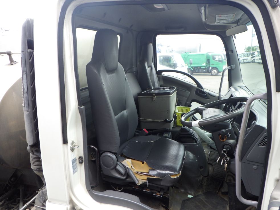 乗車定員は2名です。|いすゞ フォワード SKG-FSR90S2の写真6