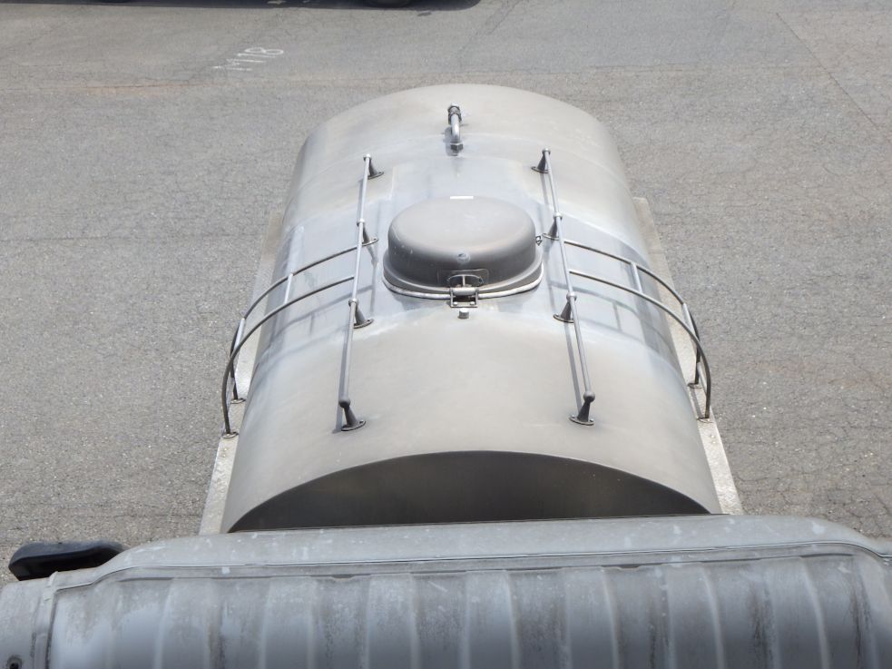 タンク天井の状態です。|いすゞ フォワード SKG-FSR90S2の写真7