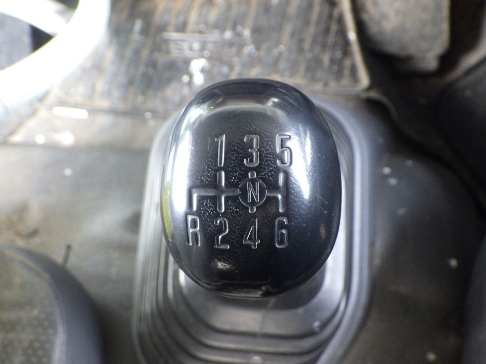 MT6速です。|いすゞ フォワード SKG-FSR90S2の写真19