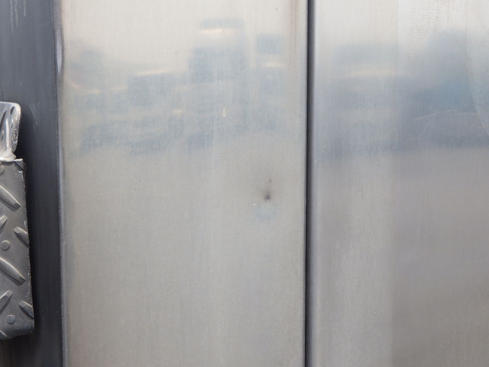 リヤ周りにキズ・ヘコミがあります。|いすゞ フォワード SKG-FSR90S2の写真27