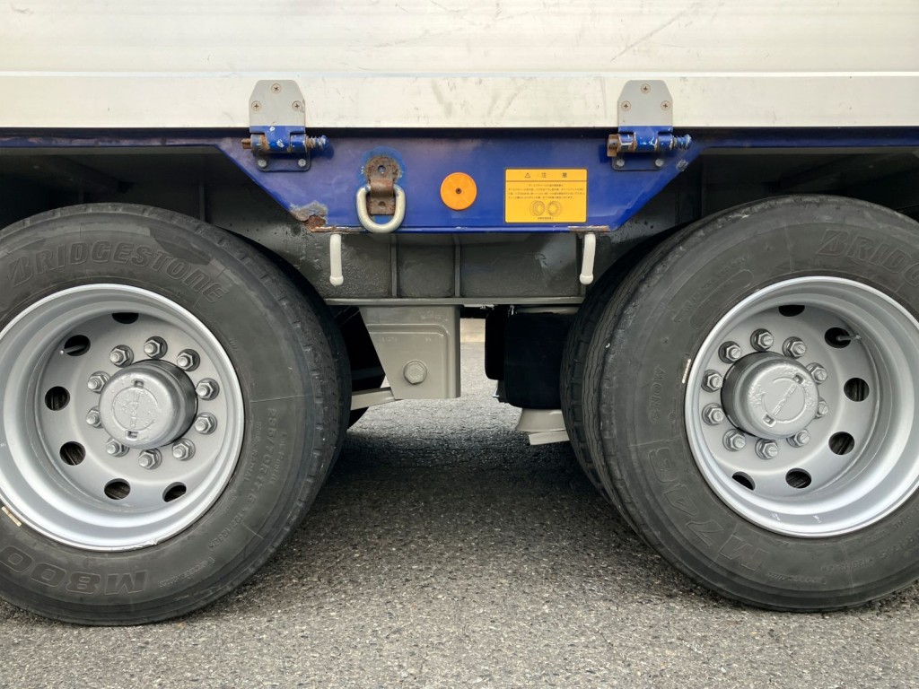 タイヤ間の状態です。エアサスです|フルハーフ DFPDG341AN改の写真5