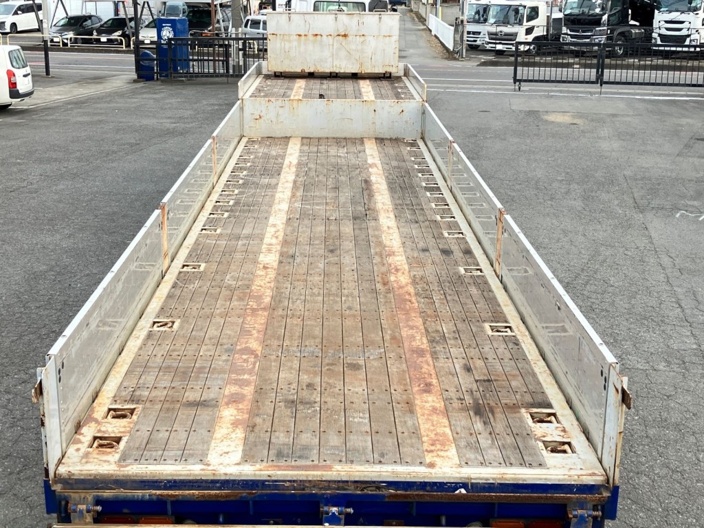 床は板張りです。床フック18対・スタンション穴5対付いています|フルハーフ DFPDG341AN改の写真20