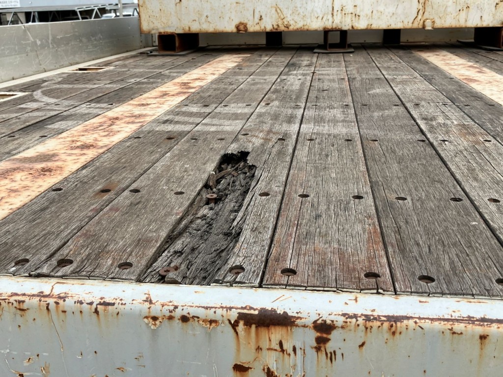 上段床板に一部割れがあります。|フルハーフ DFPDG341AN改の写真24