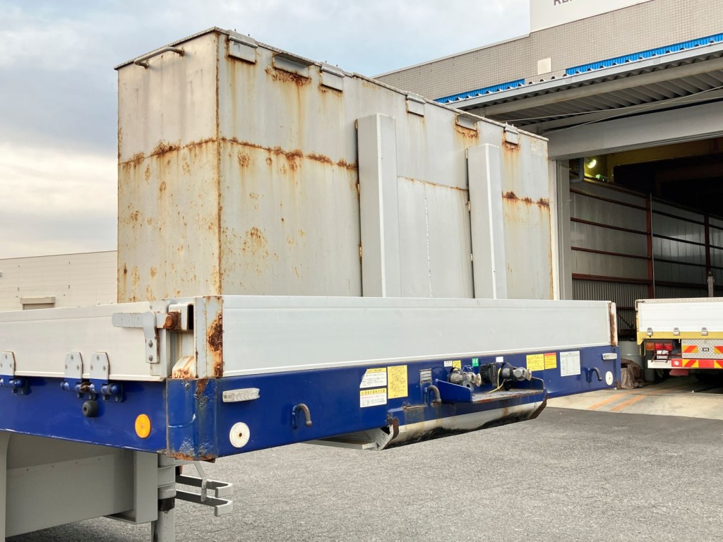 運転席側前方コーナーにキズ・サビがあります。|フルハーフ DFPDG341AN改の写真32