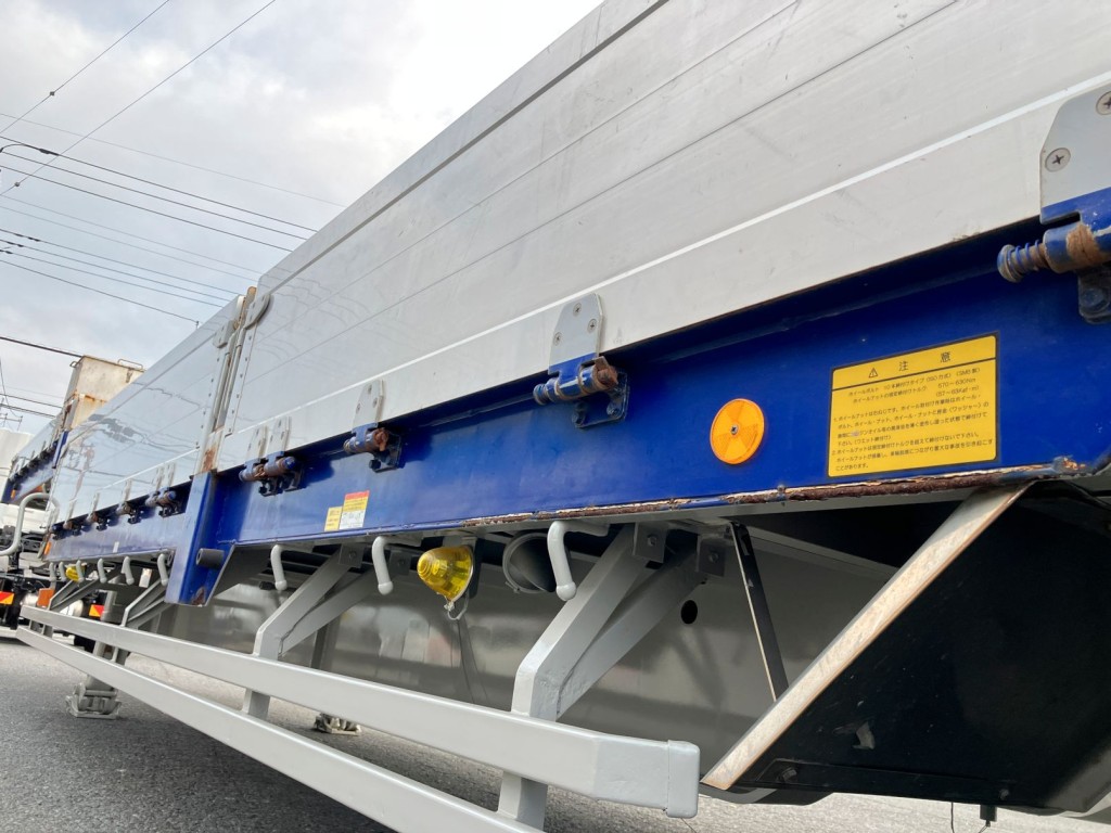 助手席側サイドレールにキズ・サビがあります。|フルハーフ DFPDG341AN改の写真38