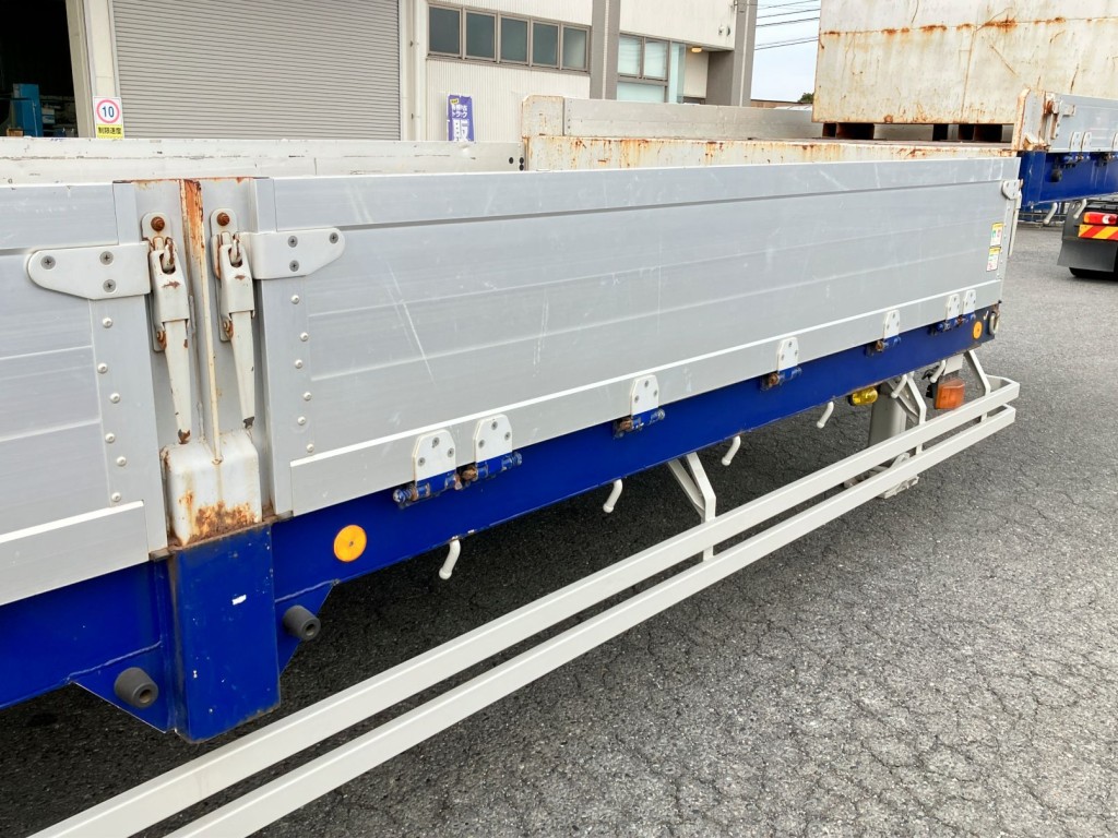 運転席側下段前方アオリの状態です。擦れがあります・中柱にサビがあります|フルハーフ DFPDG341AN改の写真41