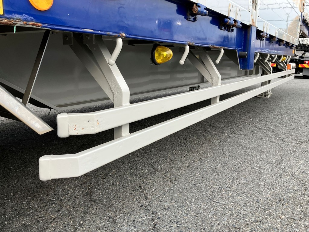 運転席側サイドバンパーの状態です。後方に少し腐食穴があります|フルハーフ DFPDG341AN改の写真44