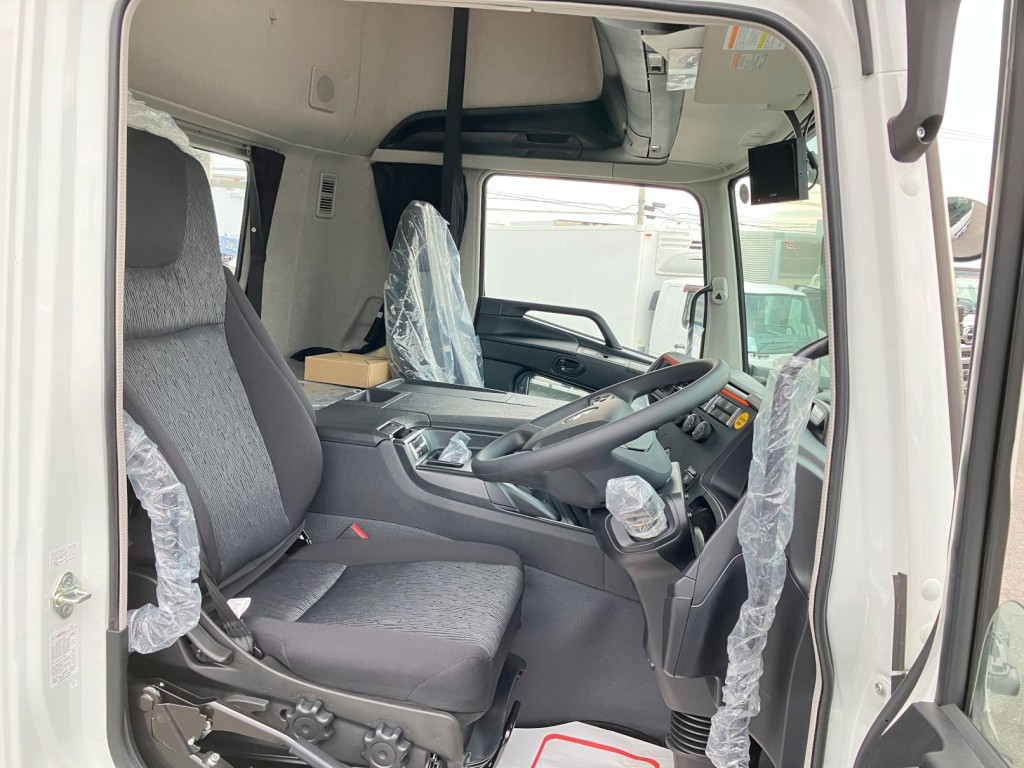 乗車定員は2名です。|三菱 スーパーグレート 2PG-FV80VYの写真5
