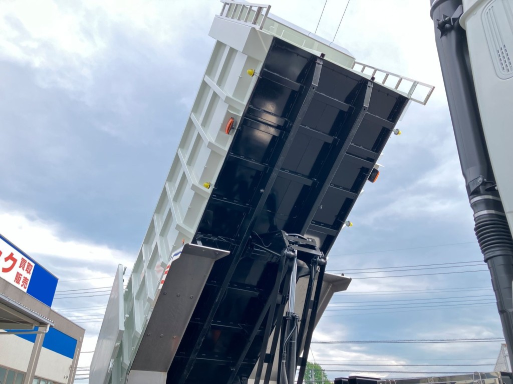 ボデー裏側の状態です。|三菱 スーパーグレート 2PG-FV80VYの写真10