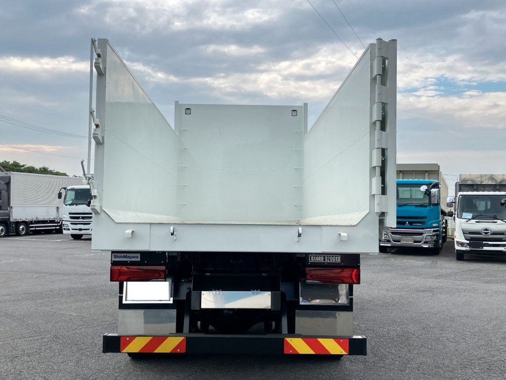 リヤゲートは片開き式です。|三菱 スーパーグレート 2PG-FV80VYの写真13