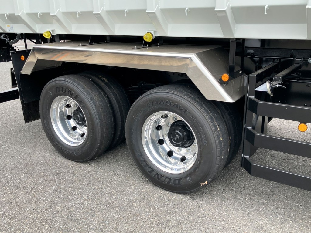 リヤフェンダーはステンレス製です。|三菱 スーパーグレート 2PG-FV80VYの写真17