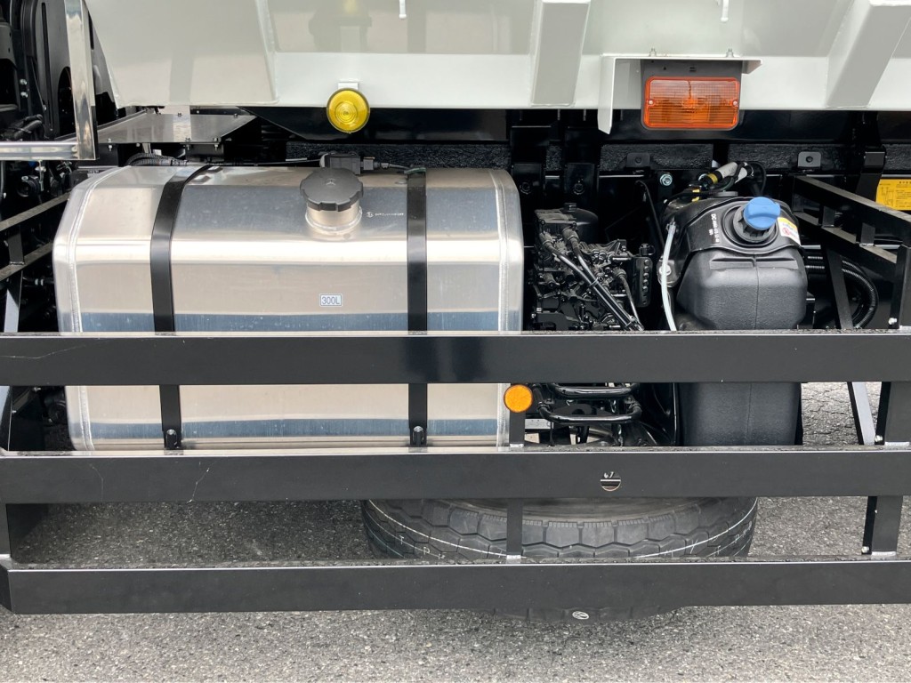 燃料タンクは300Lアルミ製です。|三菱 スーパーグレート 2PG-FV80VYの写真19