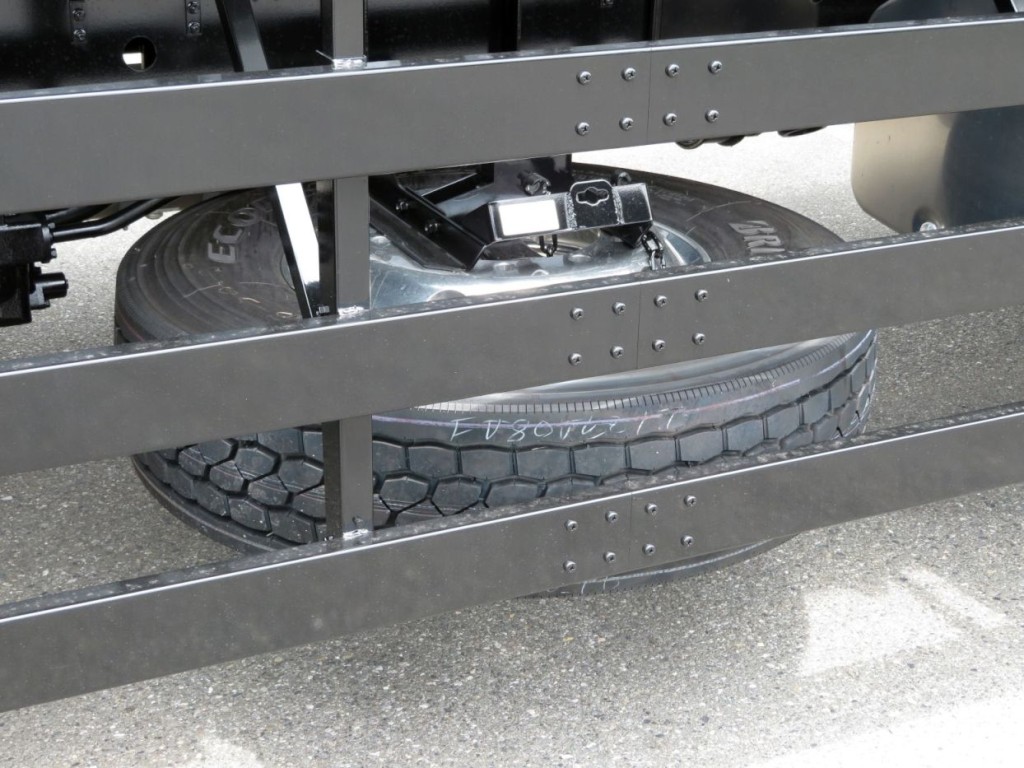 スペアタイヤ付きです。|三菱 スーパーグレート 2PG-FV80VZの写真16