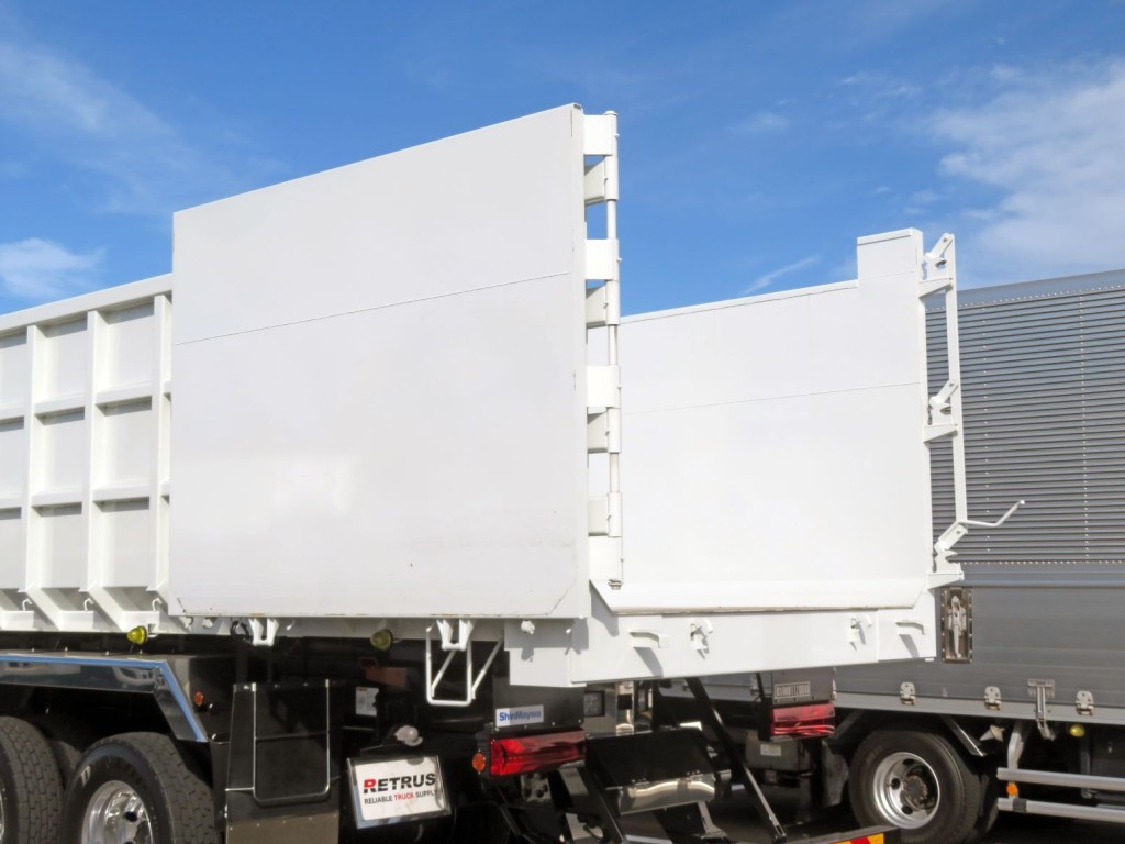 リア扉は片開式です。|三菱 スーパーグレート 2PG-FV80VZの写真11