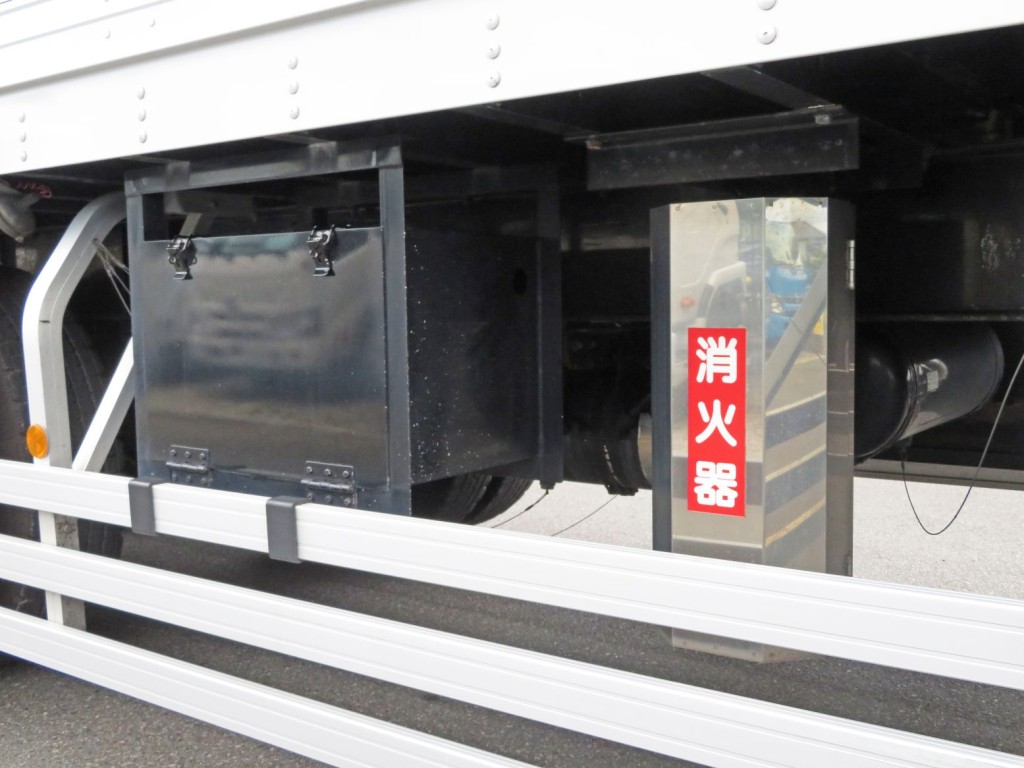 物入・消火器付きです。|トレクス  VFR346ADの写真27