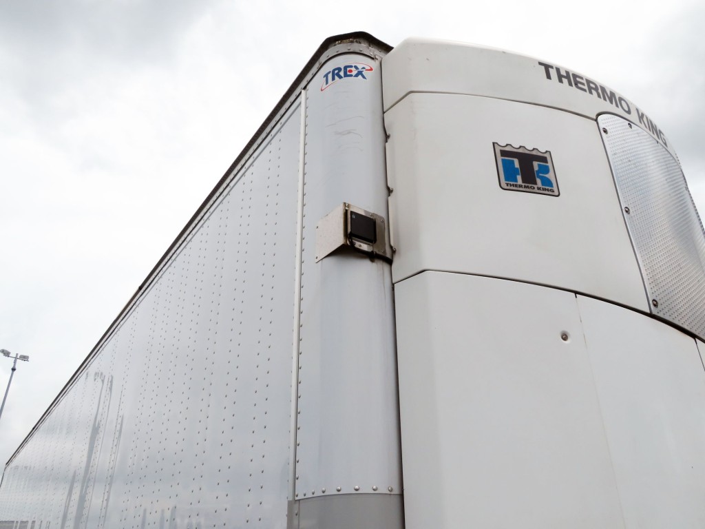 バン前方のコーナーカバーに線キズがあります。|トレクス  VFR346ADの写真35