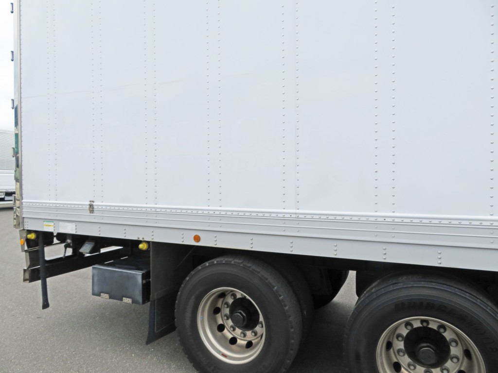 運転席側バン後方下部に看板はがし跡があります。|トレクス  VFR346ADの写真42