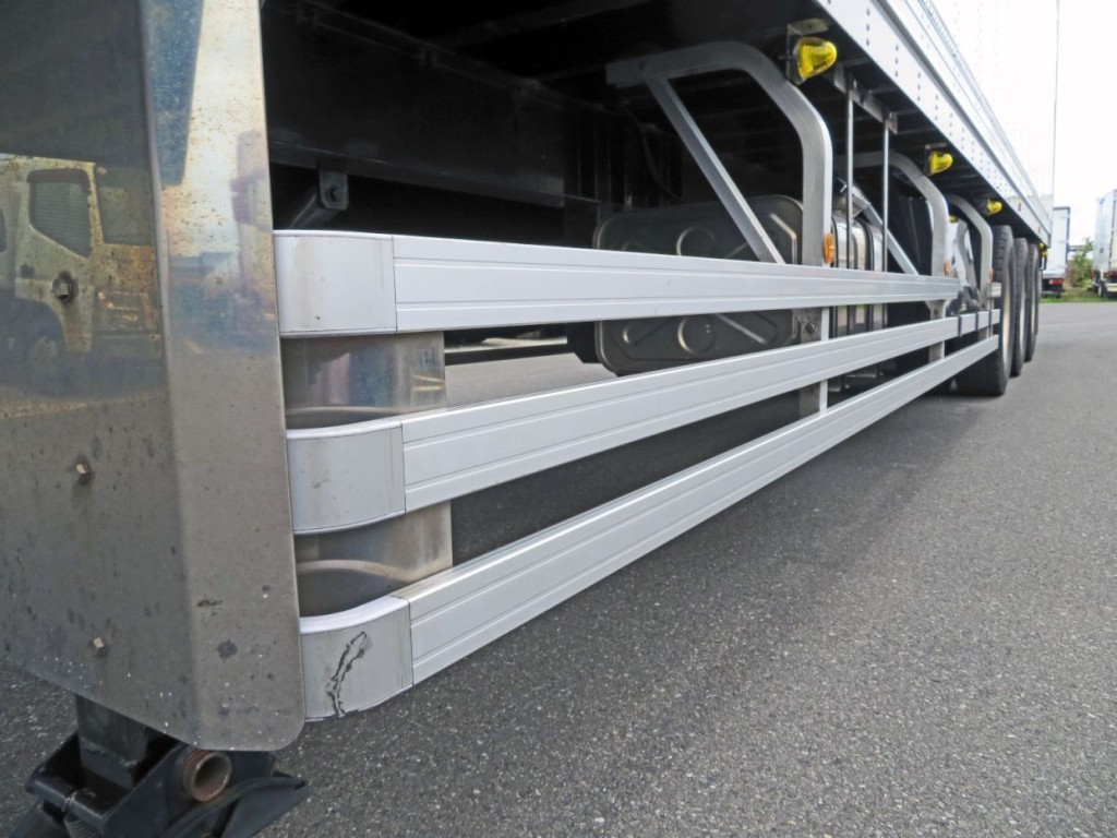 助手席側サイドバンパー前方にキズがあります。|トレクス  VFR346ADの写真44