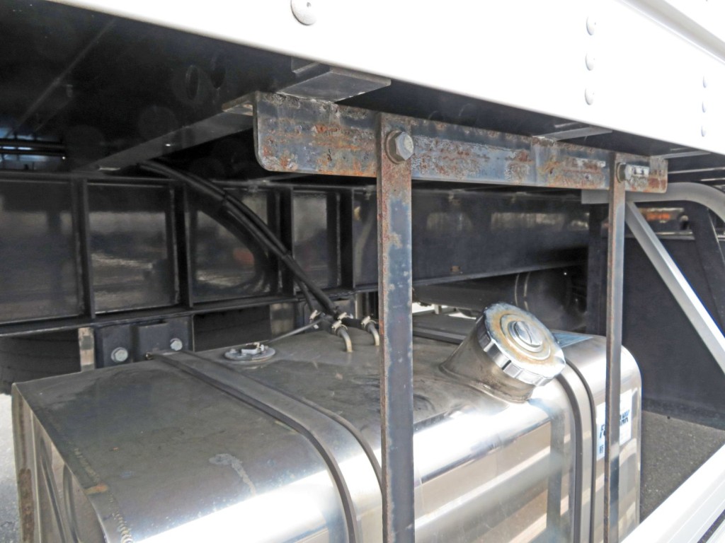 燃料タンクのステーにサビがあります。|トレクス  VFR346ADの写真45
