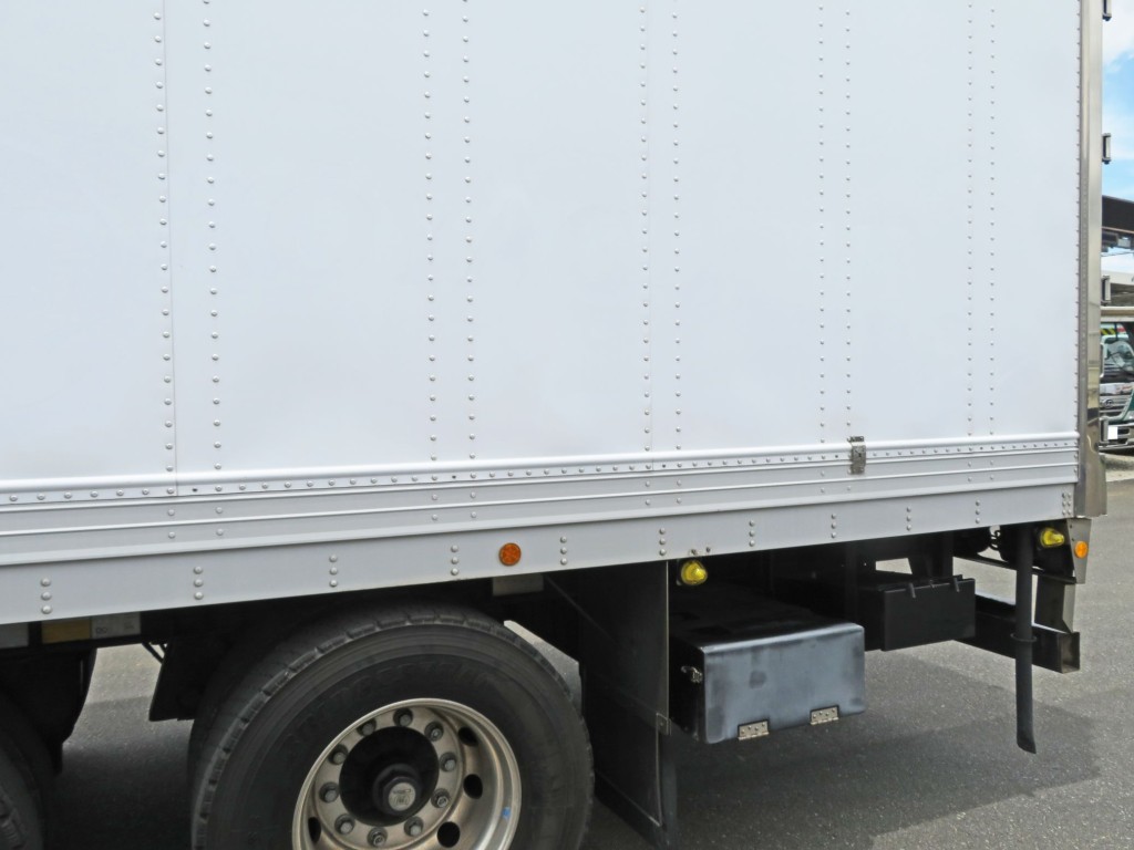 助手席側バン後方下部に看板はがし跡があります。|トレクス  VFR346ADの写真47