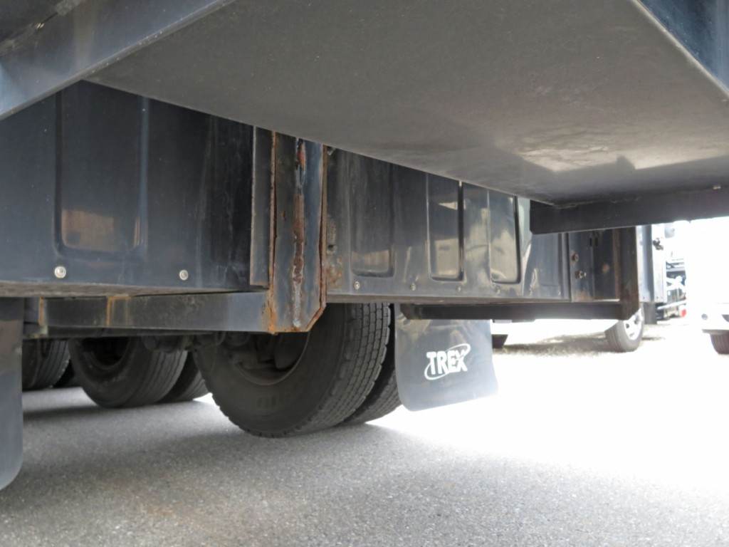 後方物入のステーにサビがあります。|トレクス  VFR346ADの写真49