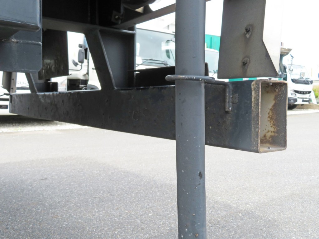 リアバンパーのカバー欠品・細かいキズ・サビがあります。|トレクス  VFR346ADの写真50