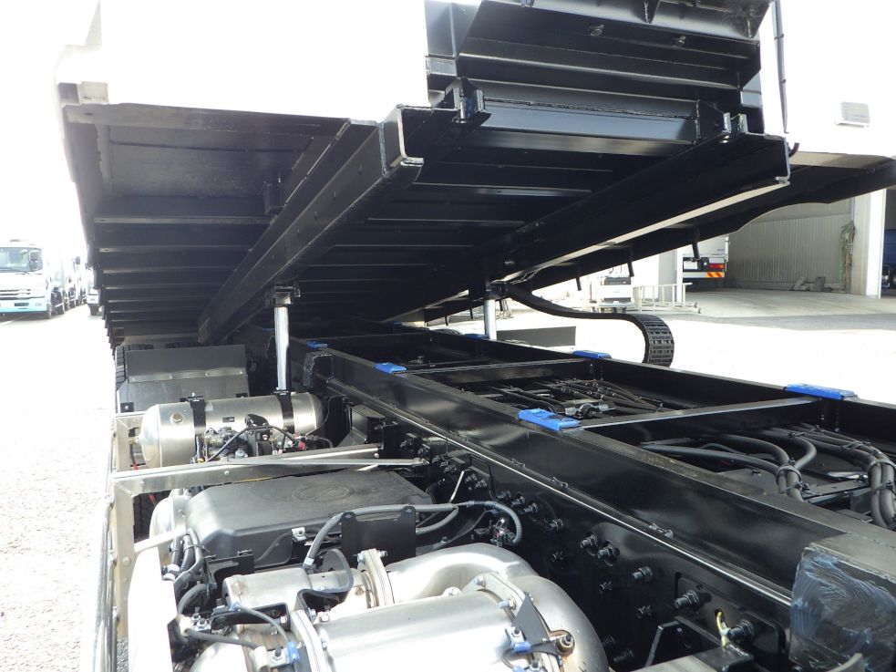 ボディー下周りの状態です。|日野 プロフィア 2DG-FW1AHCの写真11