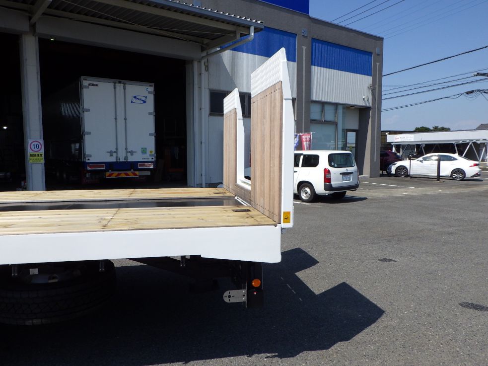 歩み板の格納状態です。|日野 プロフィア 2DG-FW1AHCの写真15