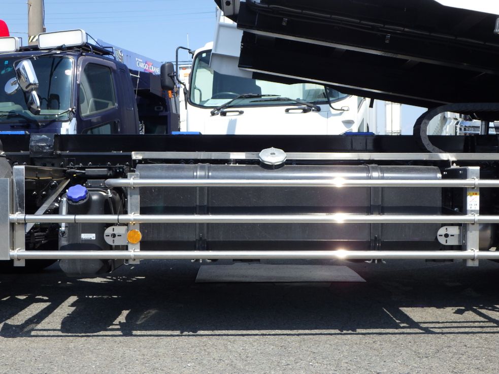 燃料タンクは３００Lです。|日野 プロフィア 2DG-FW1AHCの写真20