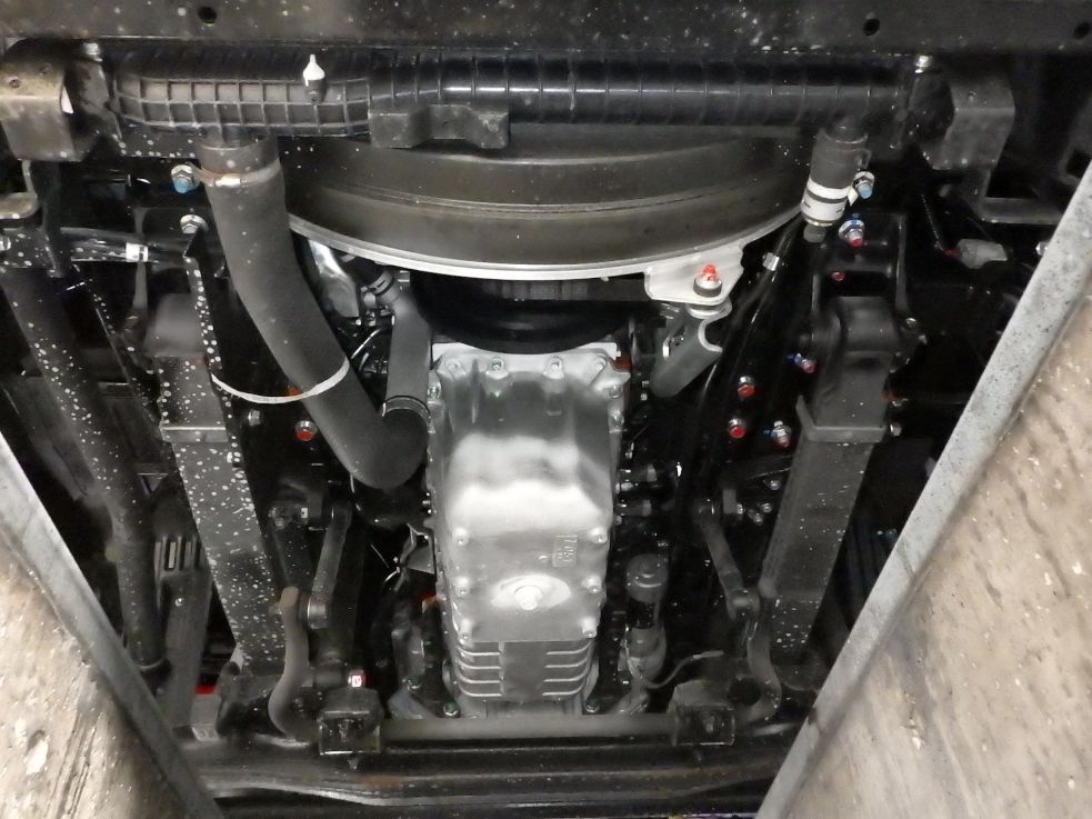 ボディー下周りの状態です。|日野 プロフィア 2DG-FW1AHCの写真32