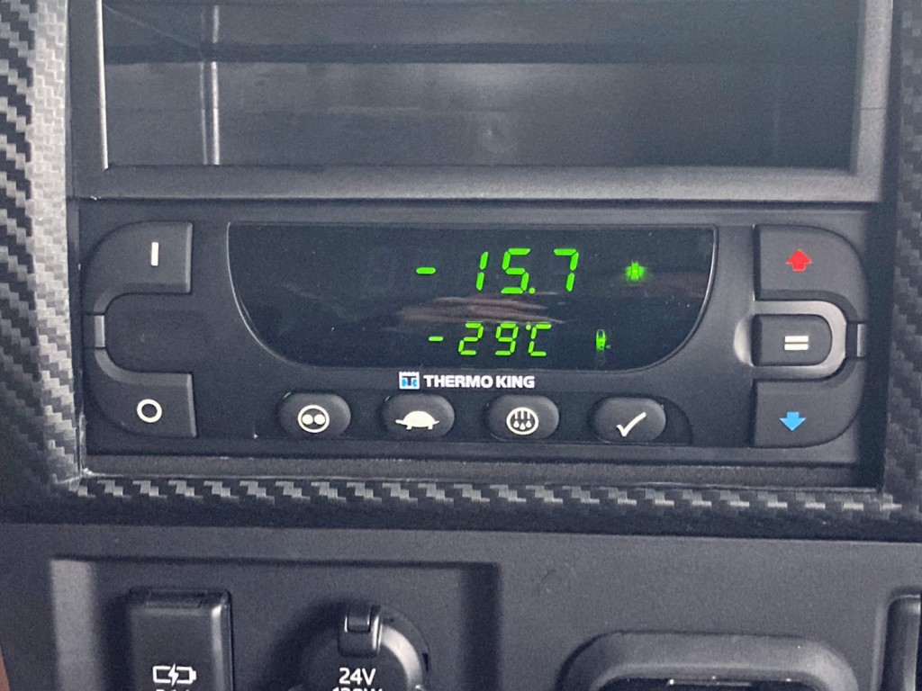 冷凍機は、-29℃設定(低温仕様) 10℃スタート 2Hで、-15.7℃確認済みです。|日野 プロフィア 2DG-FW1AHCの写真27
