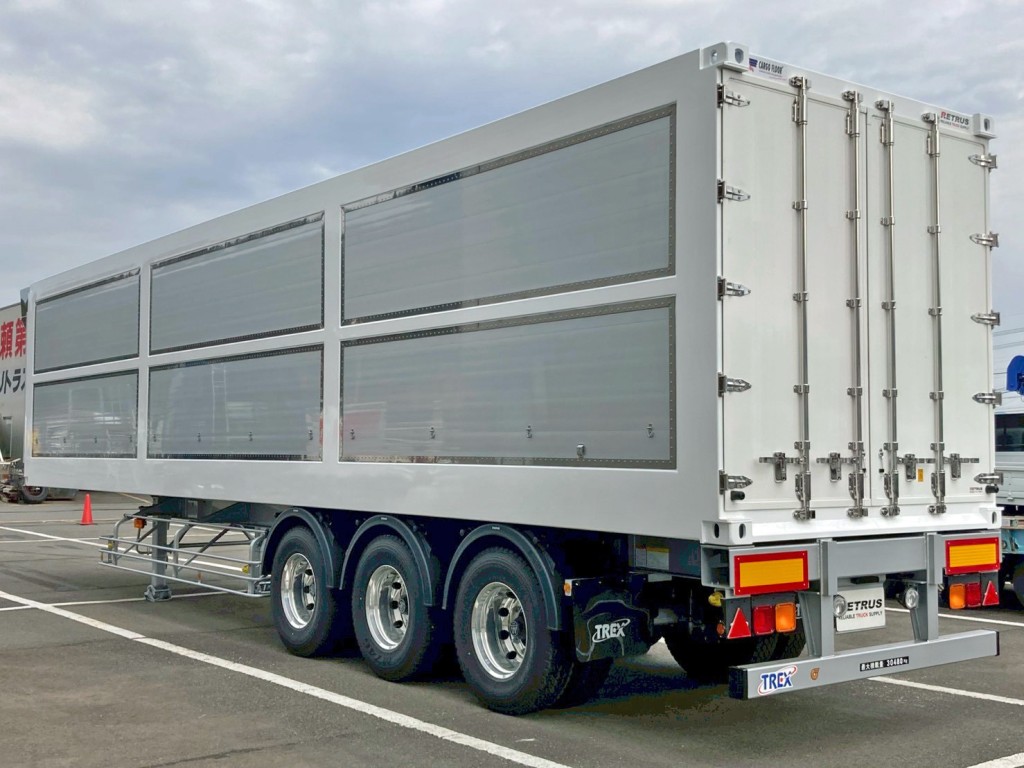 当該車両は、40フィートの海コントレーラにムービングフロアーを積載しています。|トレクス CTB34004の写真1