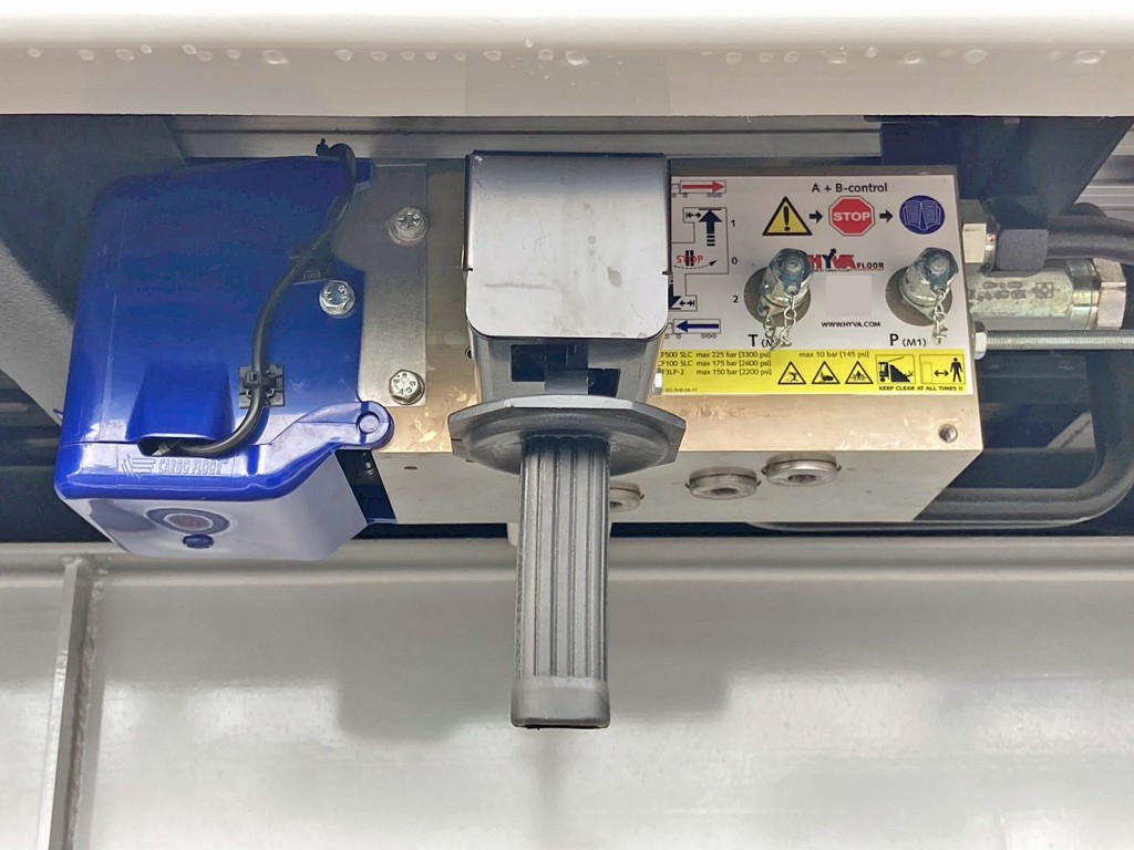 ムービングフロアーの操作レバーです。|トレクス CTB34004の写真28