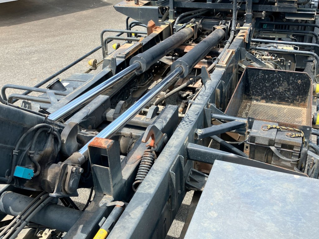 ツインシリンダーです。|日野 レンジャー TKG-FD9JGAA(2WD)の写真7